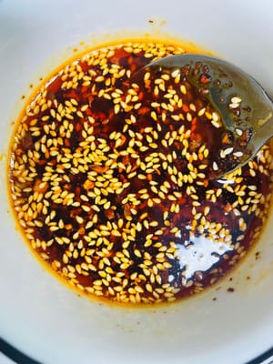 향긋한 참기름 소바 면(새우, 닭고기, 오이)