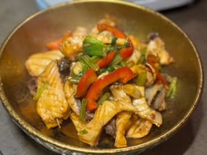 모든 재료를 넣고 1분간 볶아주세요.