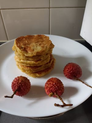 i pancakes di banana sono pronti per essere serviti