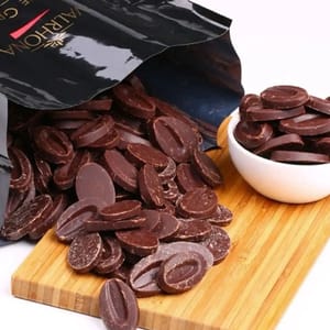 30 grams of chocolate coins containing 65% or more cocoa.