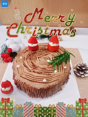 마지막 생각: 이 크리스마스 테마 스위스 롤은 정말 유혹적이에요! 나무줄기 무늬에 작은 눈사람 장식까지, 모든 걸 다 갖췄어요! 크리스마스가 아직 한참 남았는데도 벌써부터 주목을 받고 있어요! 연말 분위기에 너무 정신이 없어서 만들 시간이 없었어요! 아, 뭐, 이 