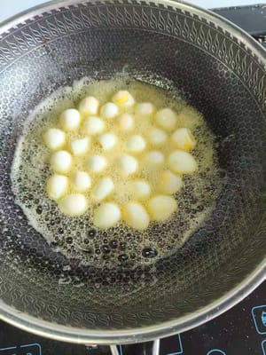 Heat oil in another pan. Pour in the prepared quail eggs.