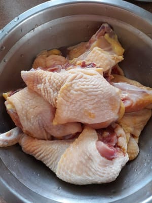 Wash the chicken then cut it into 8 pieces (or according to taste)