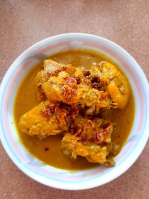 Chicken curry is cooked and ready to be served