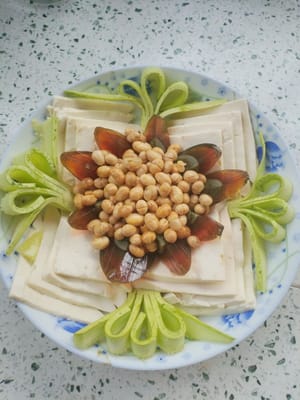 Letakkan 4 kupu-kupu di ruang kosong di piring.
