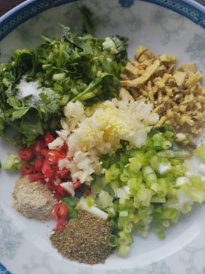 1 sendok teh merica, 1 sendok teh lada Sichuan, 5 gram cabai, 5 gram jahe, 5 gram bawang merah, 1 sendok teh saus tiram, garam secukupnya, 1 sendok teh kecap asin
