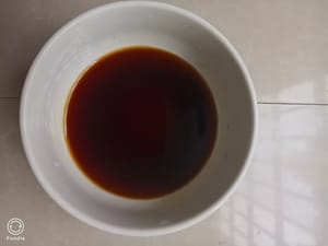 鱼香汁，生抽两勺,醋两勺白糖1.5勺，料酒一勺，淀粉一勺,清水三勺,混合均匀。