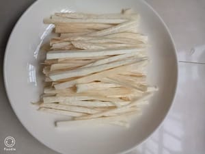 杏鲍菇切条。