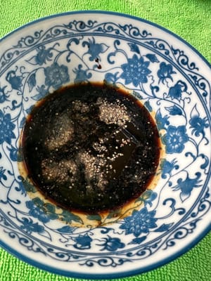 육수, 굴소스 3큰술, 연간장 2큰술, 진간장, 후추, 설탕, 소금