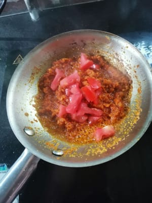 poi aggiungere i pomodori