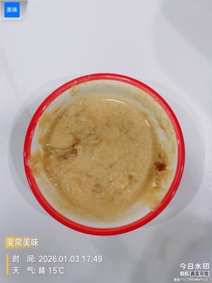 (Opcional) Prepara un plato pequeño, añade 2 trozos de tofu fermentado, una cucharada de mantequilla de cacahuete y remueve para hacer una salsa para mojar. ¡Quienes la han probado saben a qué me refiero! 😄