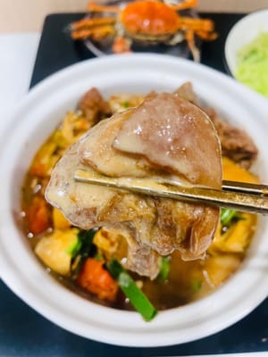 (Opcional) Prepara un plato pequeño, añade 2 trozos de tofu fermentado, una cucharada de mantequilla de cacahuete y remueve para hacer una salsa para mojar. ¡Quienes la han probado saben a qué me refiero! 😄