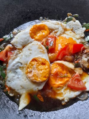 Then add the eggs and tomato pieces. Cook until done, serve.