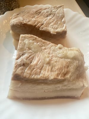 Una volta raffreddato completamente, tagliarlo a metà