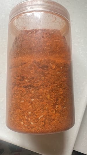 un cucchiaio abbondante di peperoncino in polvere