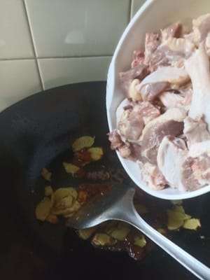 Añadir los trozos de pato.