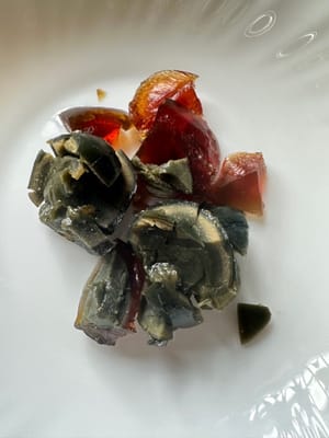 Panaskan wajan, masukkan bawang putih, jahe, telur asin, tumis hingga harum