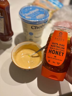 Burgersauce & Dip-Sauce: Griechischen Joghurt, Ketchup, Senf und Honig (optional) miteinander verrühren