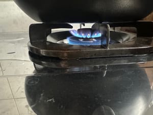 Friggere lentamente a fuoco medio-basso per circa 3 minuti