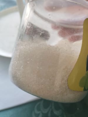 ใส่น้ำตาลทรายขาวเล็กน้อย