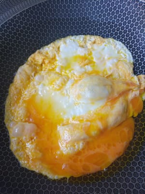 Verser le mélange d'oeufs.