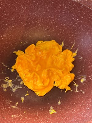 ทำซ้ำอย่างใจเย็นจนกว่าไข่ทอร์นาโดจะสุกประมาณ 95%