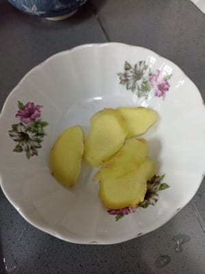 Prepara los trozos de jengibre.