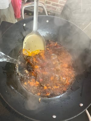 聞到濃郁的香味，倒入1500亳升滾水