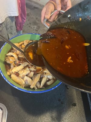 將鍋中的湯倒入（最好過一過渣）