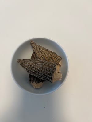 모렐 버섯 3개