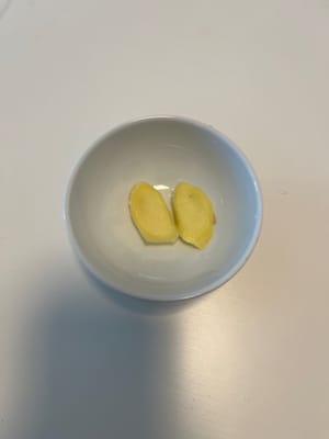 薑片去皮切2片