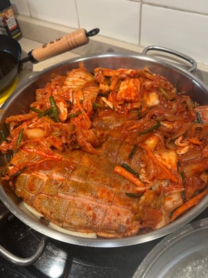 Und füge auch Kimchi dazu hinzu.