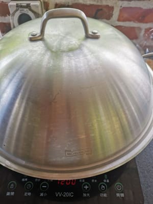 Luego tapar y cocinar al vapor durante 20 minutos.