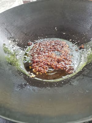 dann die Sauce hinzufügen und umrühren