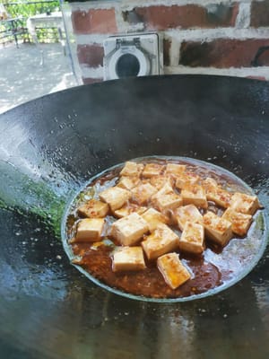dann den Tofu hinzufügen und umrühren