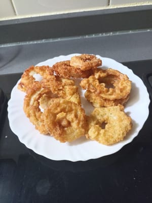 Taraaa, die knusprigen Zwiebelringe sind fertig