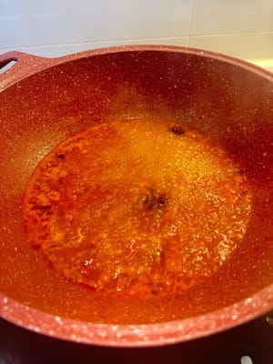 Luego agregue el vino hua tiao y luego unos 100 ml de agua hirviendo.