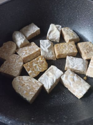 加入豆豉塊，靜置幾分鐘，然後