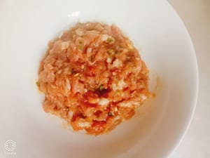 1 cucharada de vino de cocina, 1 cucharada de salsa de ostras, un poco de maicena, 1 cucharada de salsa de soja ligera para marinar la carne picada.