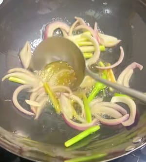 aduk goreng hingga merata.