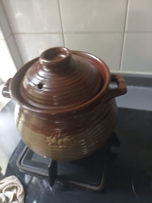 Cocine la sopa a fuego alto durante 10 minutos y luego cocínela a fuego lento durante 1 hora y 40 minutos.
