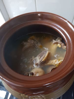 Una vez cocida la sopa, añadir 1 cucharadita de sal y apagar el fuego.