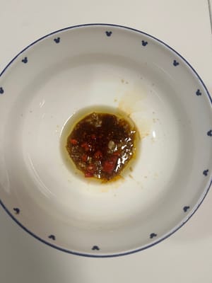 Put chili oil, soy sauce, salt, pepper oil, chili peppers, and chopped garlic into a large bowl.