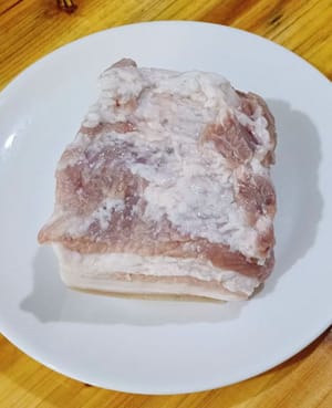 180 g di pancetta di maiale