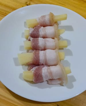 fissare con stuzzicadenti e disporre su un piatto per un utilizzo successivo.