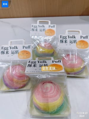 打包享用及保存
完全冷却后戴上手套打包,颜值超美,送朋友过节的社交硬货或者自己吃都很棒。
保存方法:冷藏可存1周,冷冻可存3个月。食用时,取出回温后,用烤箱或空气炸锅180°C烤制5分钟与刚岀炉一个味道。