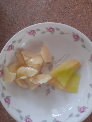 Den Knoblauch hacken