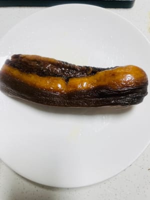 豚バラ肉を洗い、ちょうど良い厚さに薄切りにします。油を吸い込み、盛り付けるととても香ばしくなります。