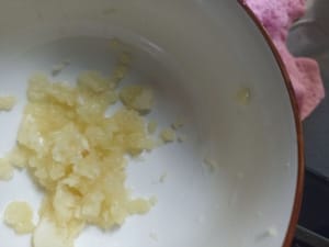 Râper l'ail
