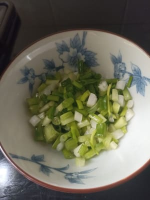 oignons nouveaux hachés